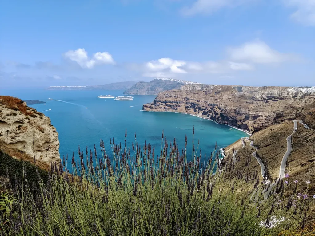 Pesona Pulau Vulkanik Santorini yang Tak Terlupakan