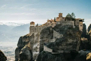 Meteora: Destinasi Wisata untuk Jiwa yang Haus Petualangan