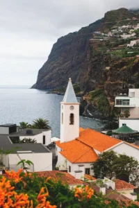Madeira: Pulau Cantik yang Dikelilingi Lembah dan Pegunungan