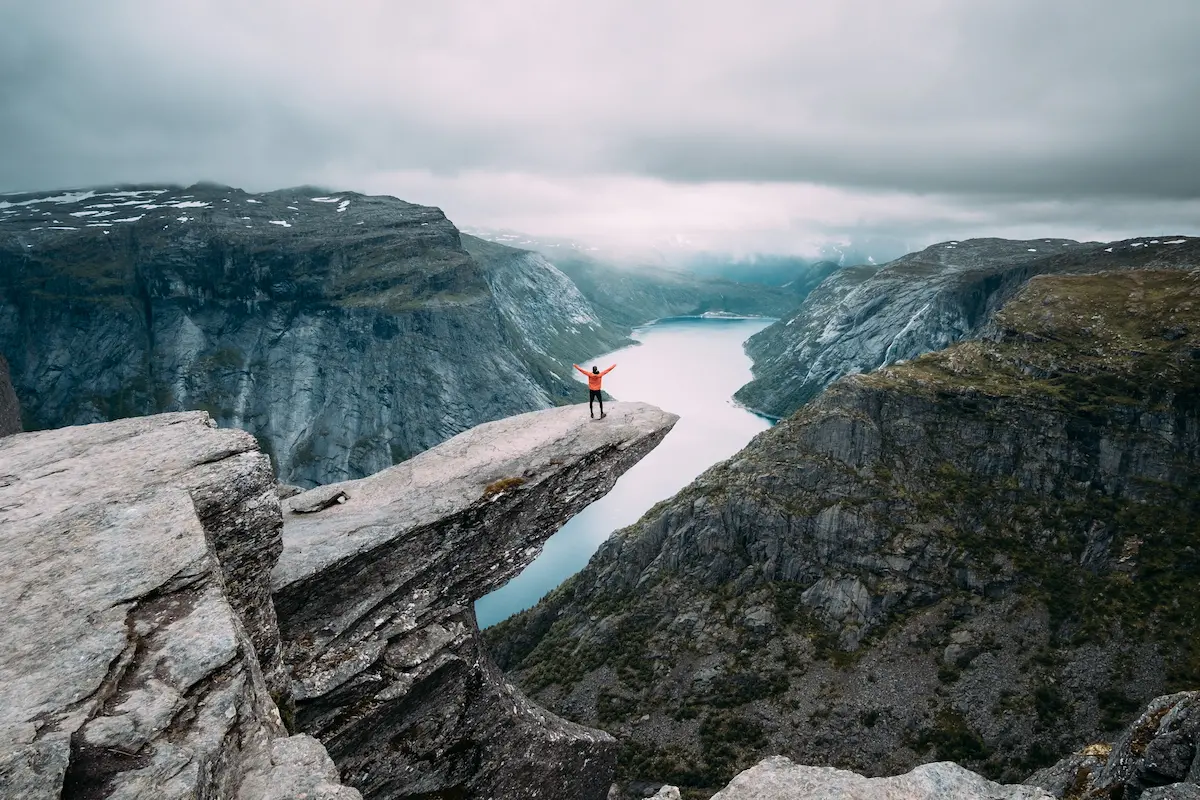Trolltunga: Destinasi Pendakian Ekstrem di Norwegia