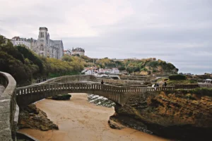 Biarritz: Destinasi Pantai Elit di Prancis yang Sangat Populer