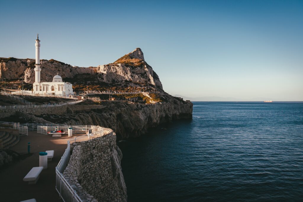 Eksplorasi Gibraltar: Keindahan Alam dan Sejarah yang Menggetarkan!