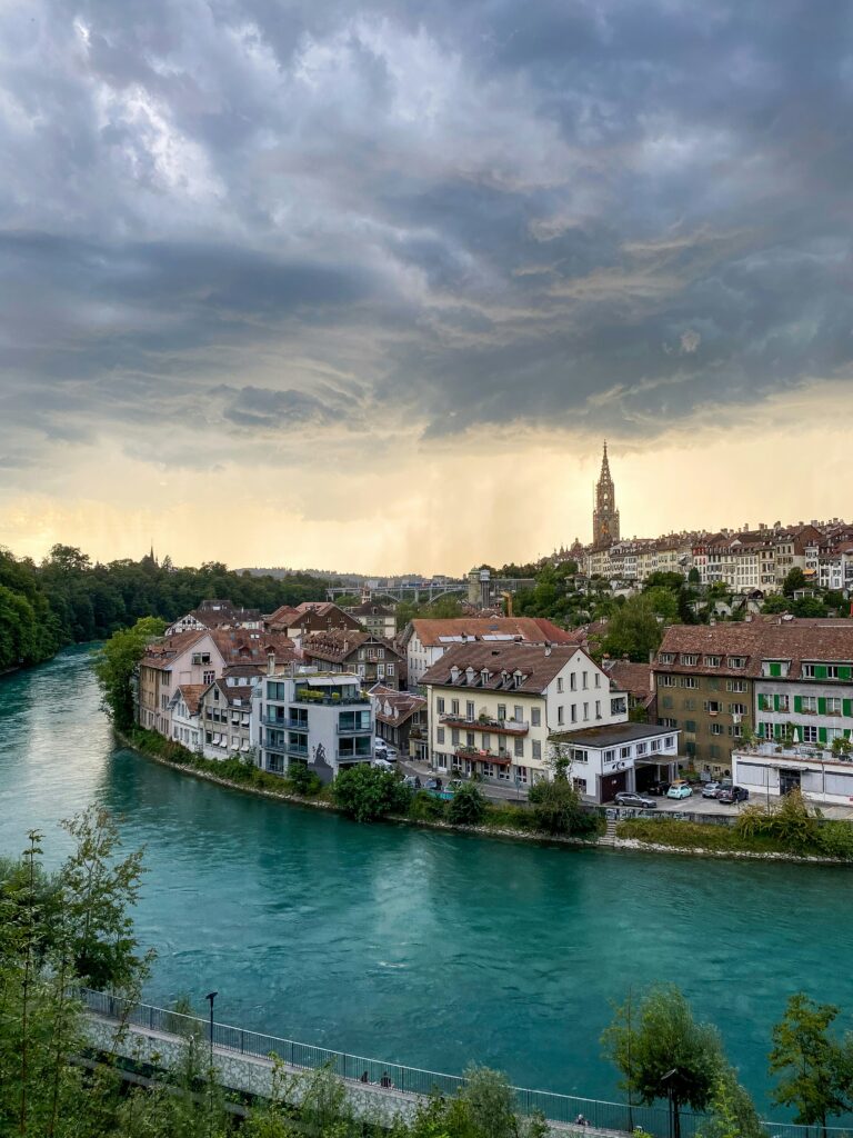 Bern: Kota Indah di Swiss yang Menawarkan Keindahan Alam dan Budaya