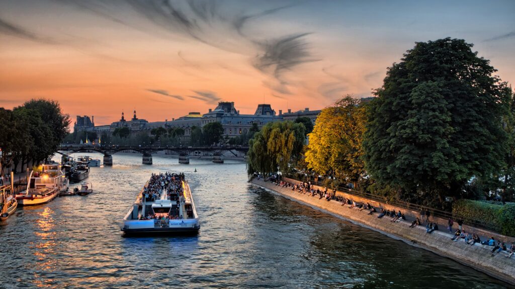 Mengapa Paris Selalu Menjadi Kota Impian? Pesona Abadi Kota Cinta!